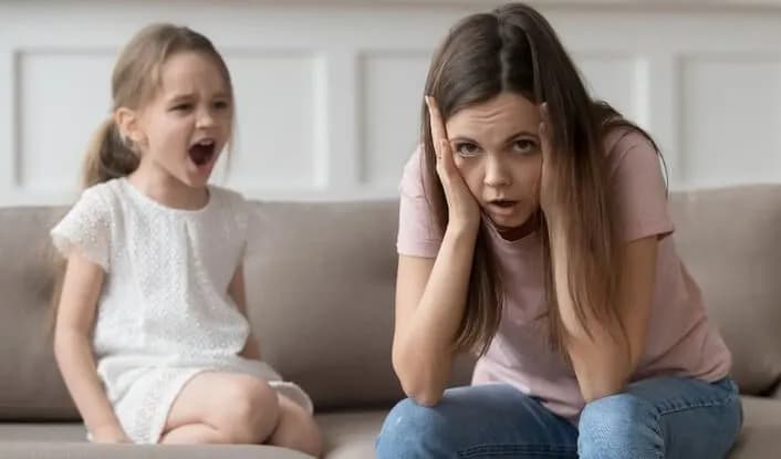 کودک لجباز و پرخاشگر و بهترین نحوه برخورد و رفتار با او