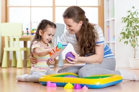 بازی درمانی برای کودکان لجباز با جدیدترین تکنیک ها و بیان فواید